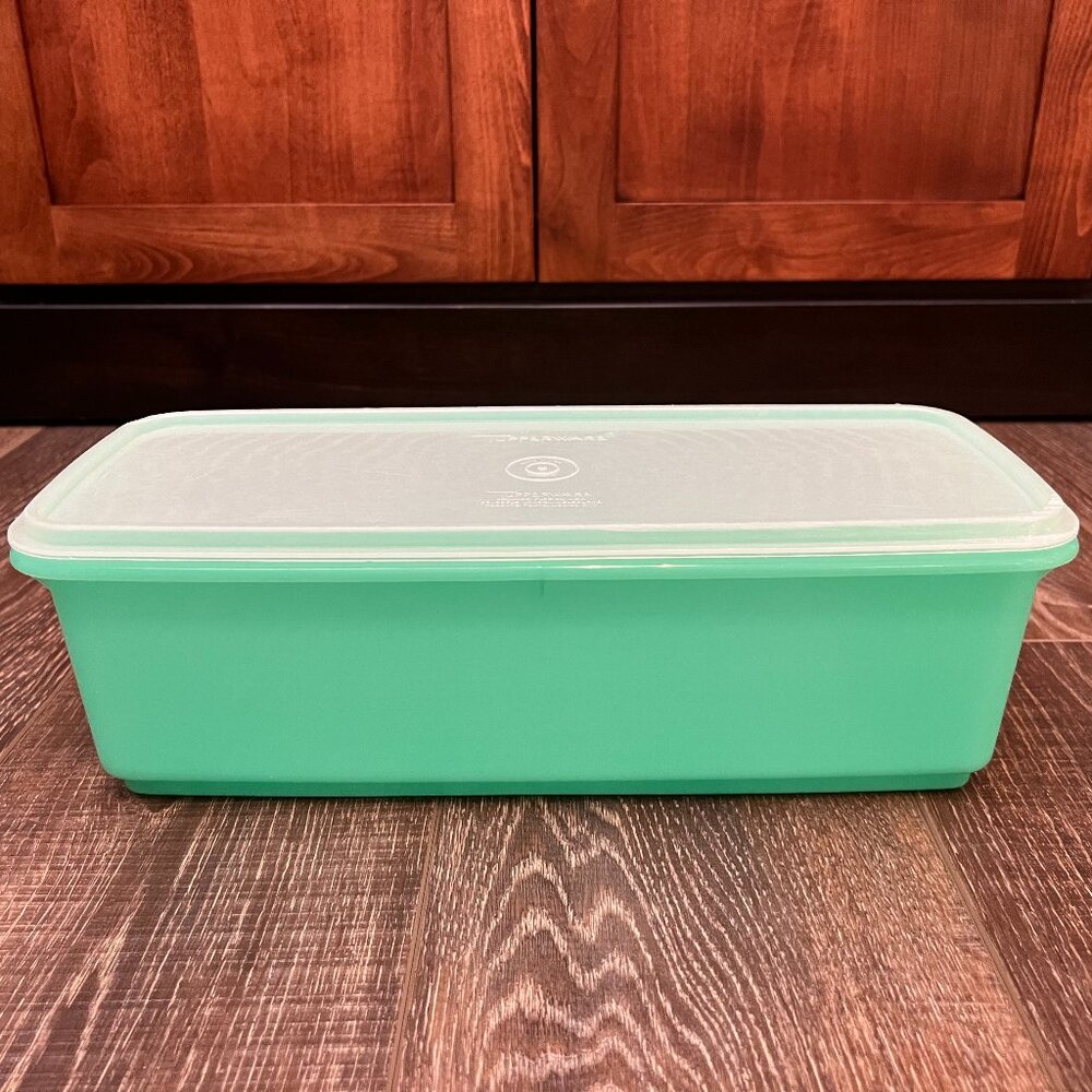 Vintage Tupperware Jadeite Green Celery/Vegetable Keeper
